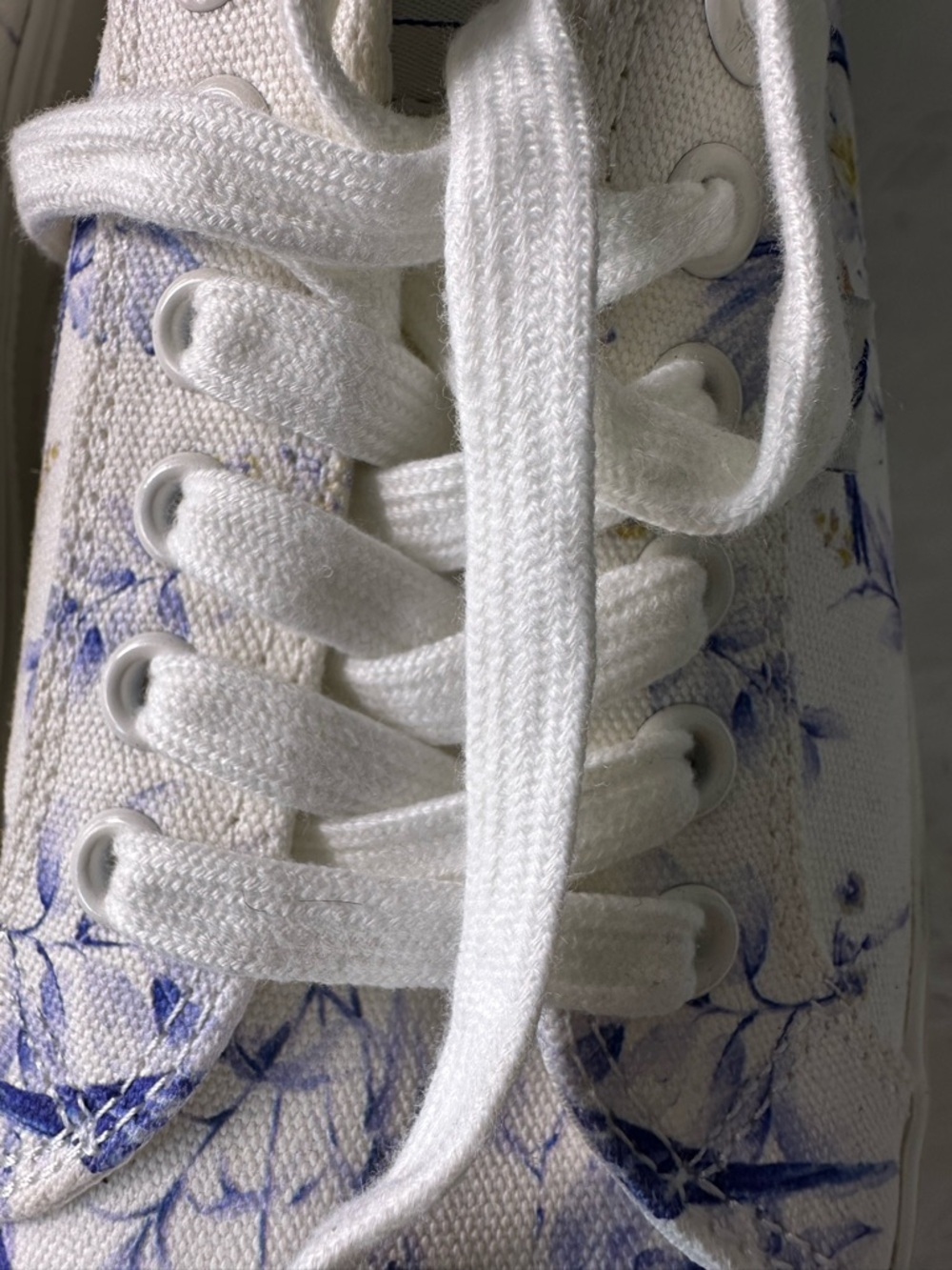 Cariuma IBI Low Parrot Print Sneakers – Unisex (Men’s 11.5 / Women’s 13) - Picture 6 of 16